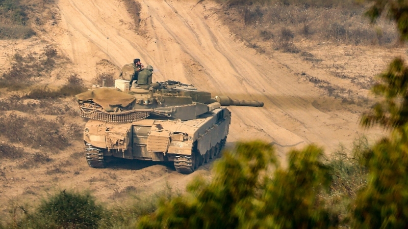 Израелски танкове навлязоха в покрайнините на Газа и прекъснаха ключов