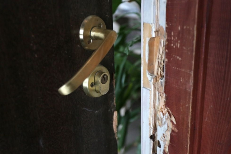 Апаш обра къщата на поляк монтанско село съобщиха от полицията Случаят