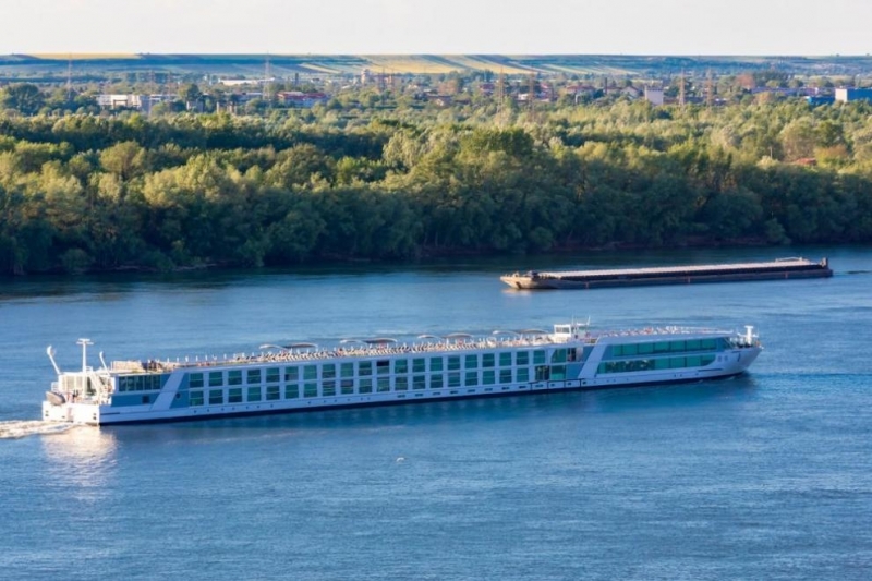 Нивото на река Дунав спада като два прага затрудняват корабоплаването
