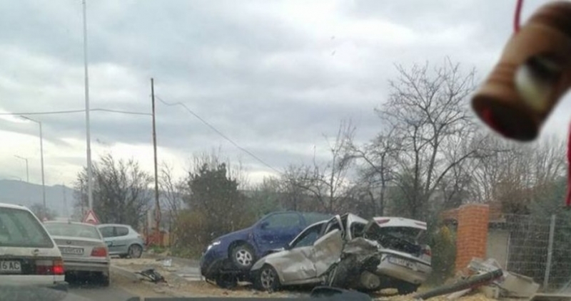Изключително тежка катастрофа е станала на Коматевско шосе, научи TrafficNews.bg.