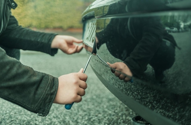 Тийнейджър е откраднал регистрационните номера на БМВ във врачанското село