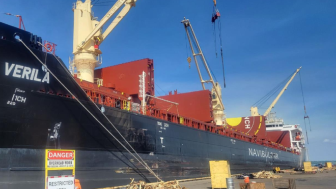 Ирландските власти повдигнаха обвинение на двама от моряците на кораба