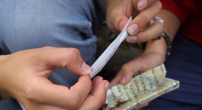 Сръбски дилър на дрога пося 90 грама марихуана докато бягаше