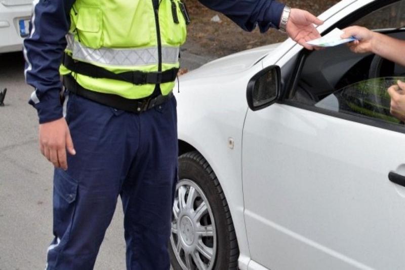 Мъж опита да подкупи полицаи край Монтана и го арестуваха