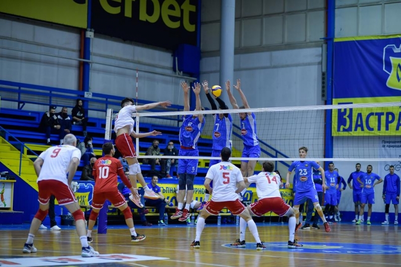 В среща от предпоследния XIII кръг на волейболната Суперлига първа осмица