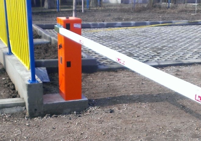 Заловиха мъж, повредил бариерата на магазин във Враца, съобщиха от