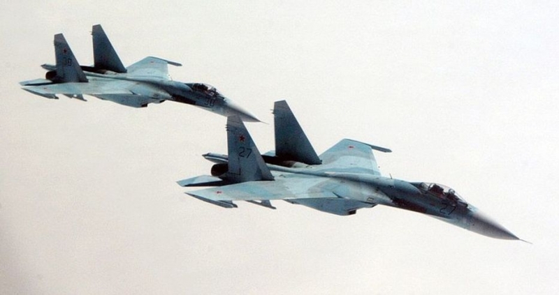 Изтребител Су-27 от дежурните сили за противовъздушна отбрана на Южния