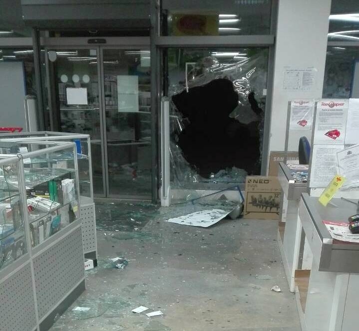 Разбиха и обраха хранителен магазин във Видин съобщиха от МВР