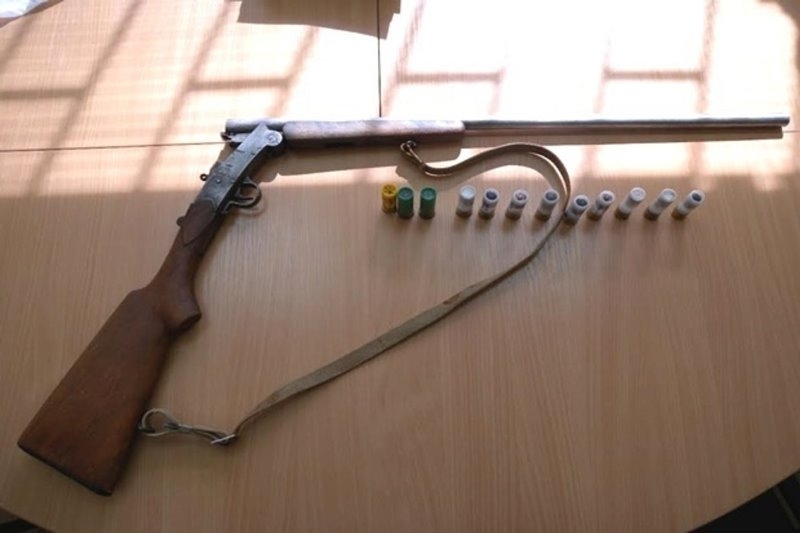 Служители на реда са открили незаконно притежавано оръжие и боеприпаси
