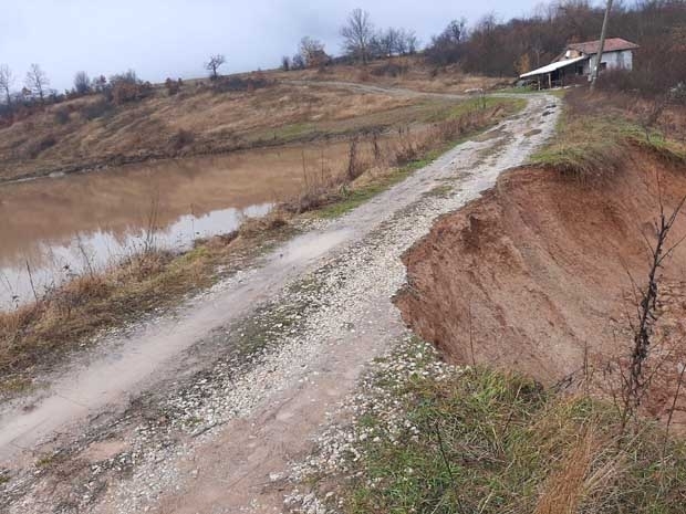 Прокопаха общински път в Галиче съобщиха от МВР Враца Случката е от