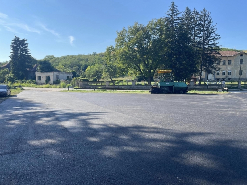 Изцяло асфалтиран е централният площад в оряховското село Галово съобщи