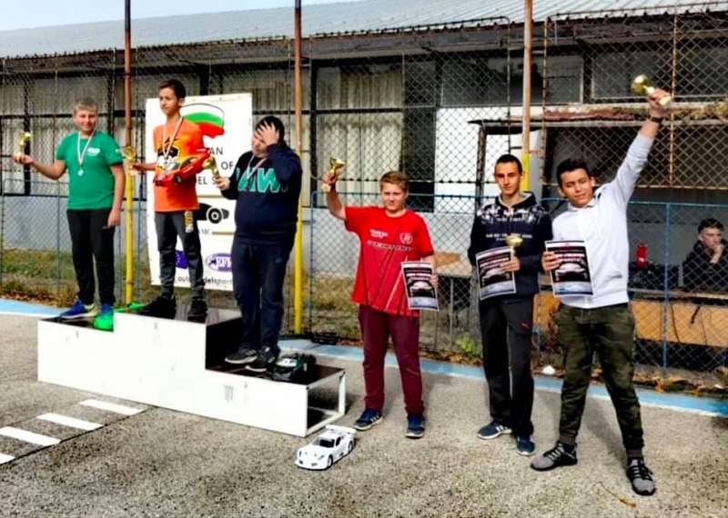 В събота и неделя на пистата в Сливница се проведе