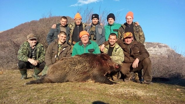 150 килограмово диво прасе повалиха във Врачанския Балкан Ловната дружинка от