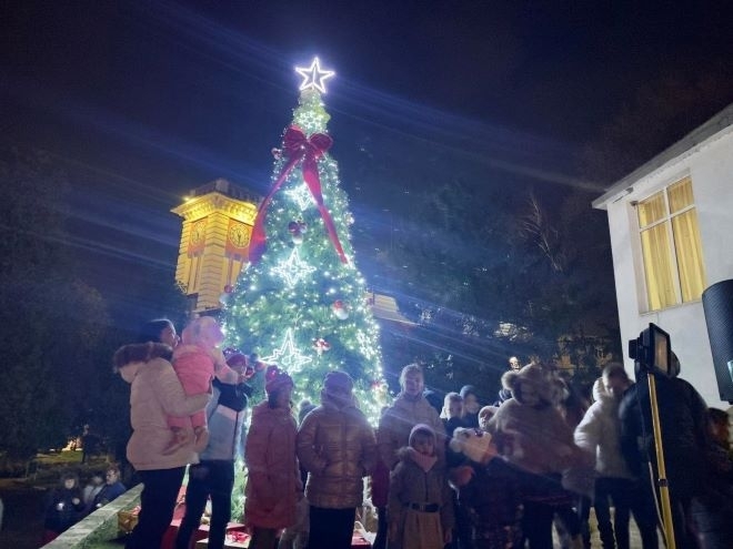 На 5 декември централният площад в Мизия отново събра жители