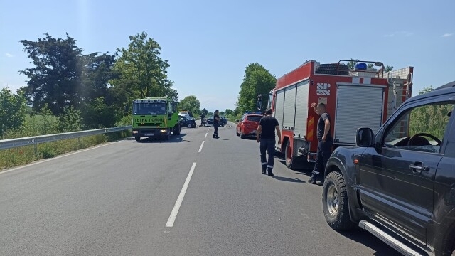 Жена е загинала при тежка катастрофа на пътя между Мизия