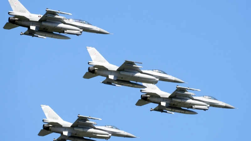 Полски и съюзнически самолети бяха вдигнати във вторник сутринта за