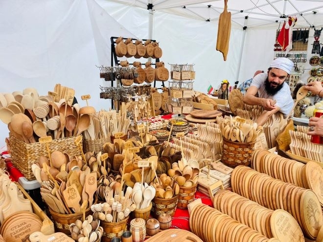 Стотици търговци и родни производители от страната са част от