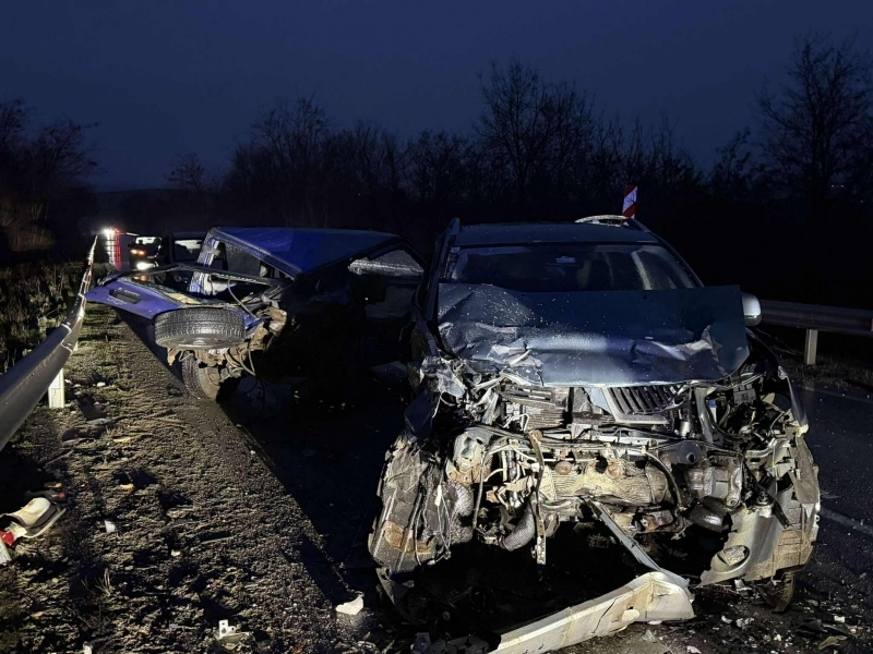Лекари се борят за живота на един от пострадалите в