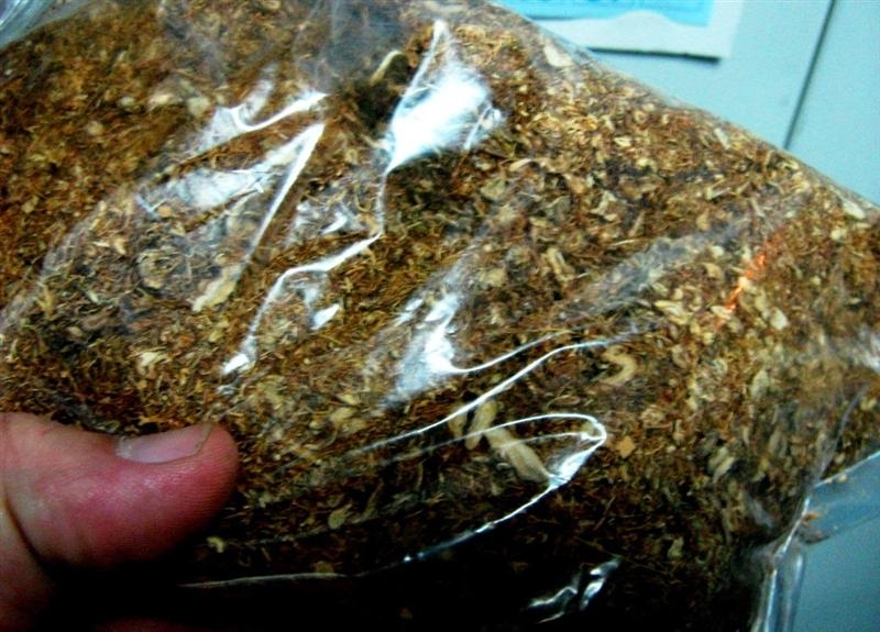 Служители на реда са намерили и иззели нелегален тютюн от