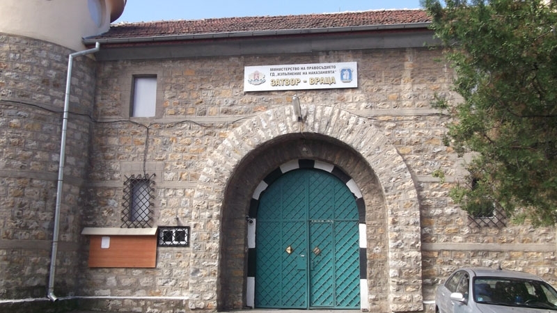 Затворници от затвора във Враца изработиха и подариха дидактически играчки