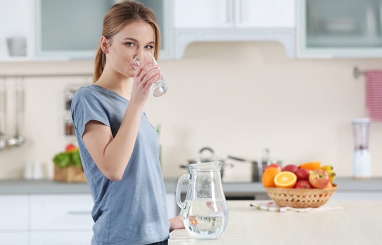 Две чаши топла вода веднага след събуждане забележимо ще подобрят