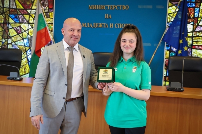 Министърът на младежта и спорта Енчо Керязов награди медалистите от