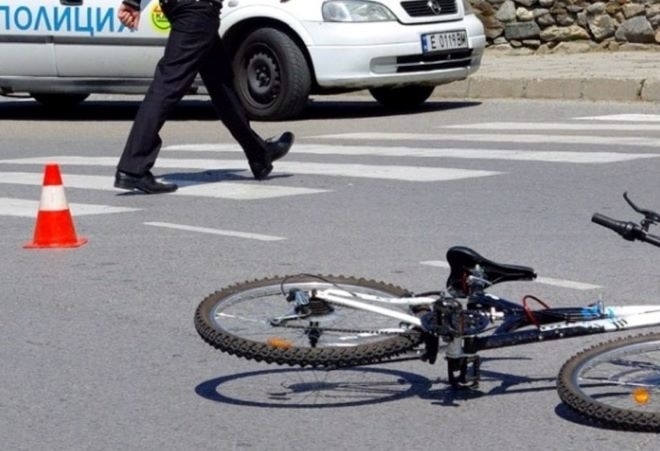 Велосипедист е в болница след катастрофа с кола във Врачанско