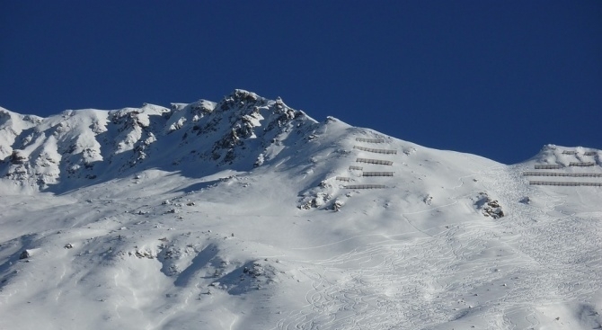 Трима професионални алпинисти са загинали в лавина в канадските Скалисти