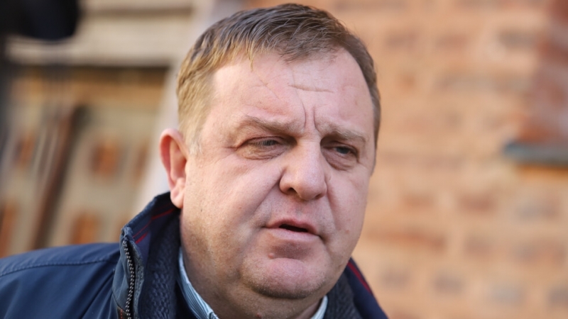 Лидерът на ВМРО Красимир Каракачанов се оттегля от поста председател