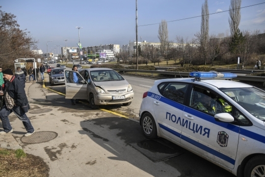 Верижна катастрофа между леки автомобили Тойота Ситроен и БМВ Мелето