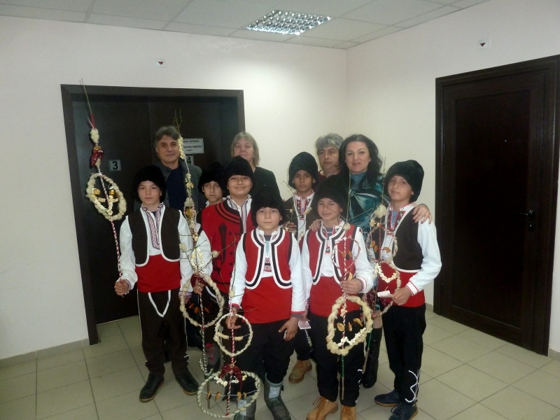 Сурвакари от Основно училище Св Св Кирил и Методий в село Добролево
