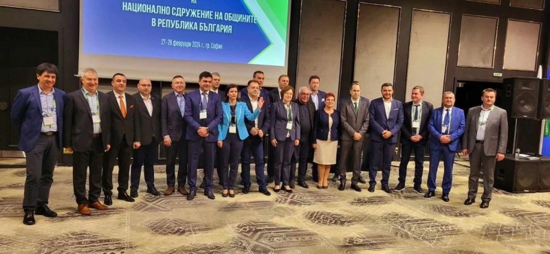 С мнозинство от близо 95 гласували За 355 от