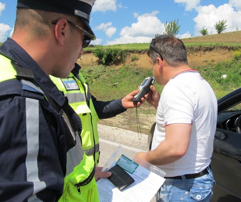 Десетки отнесоха глоби при няколко акции на полицията във Враца