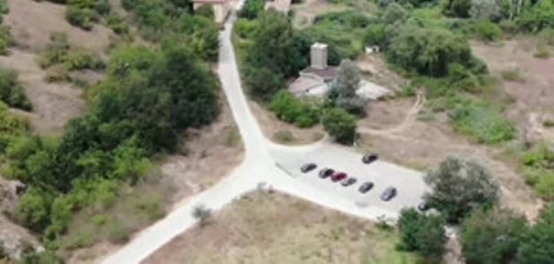 Граждани сигнализираха че без никакви документи са построени минерална баня паркинг