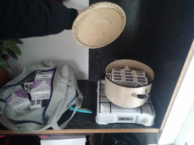 Служители на Митница Лом разкриха разпространител на нелегални цигари от