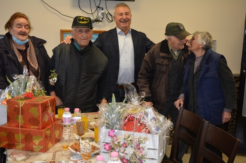 Златко Живков раздаде подаръци на семейства с дългогодишен брак в ...
