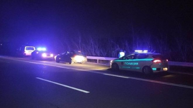 Хванаха пиян и дрогиран мъж да шофира в насрещното по АМ