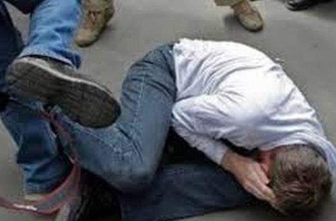 Двама възрастни мъже са се били зверски във Вършец съобщиха