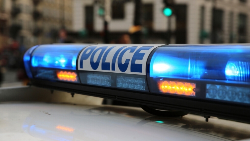 Мъж с нож крещящ Аллах Акбар и Франция е управлявана