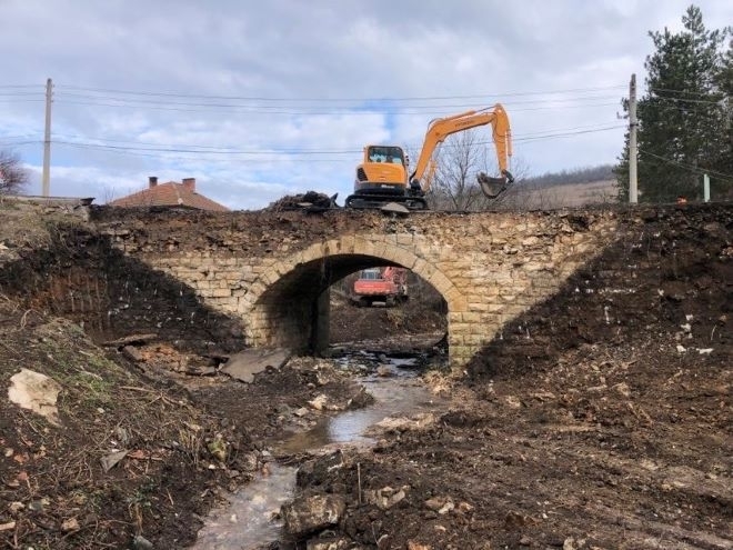На 19 февруари започна планираното разрушаване на моста в мездренското
