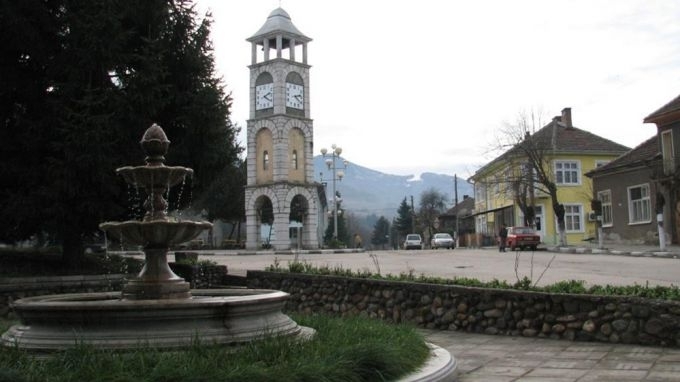 В Община Чупрене на административните служители се мери температурата с