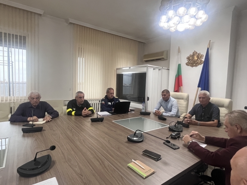 Тази вечер областният управител на област Враца Георги Митов свика