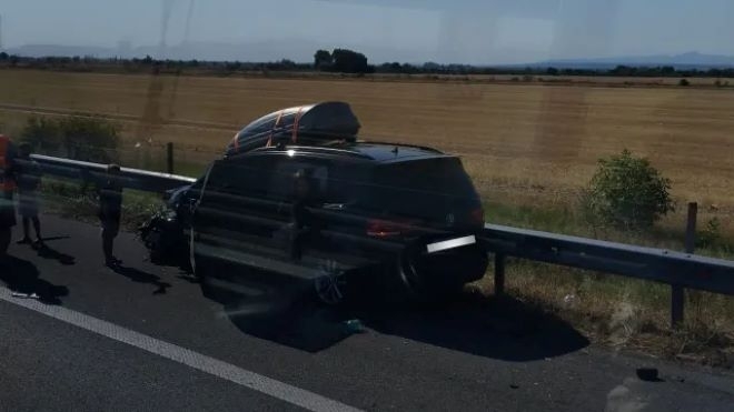 Кола блъсна и уби двама, чакали "Пътна помощ" в аварийната лента на АМ "Тракия"