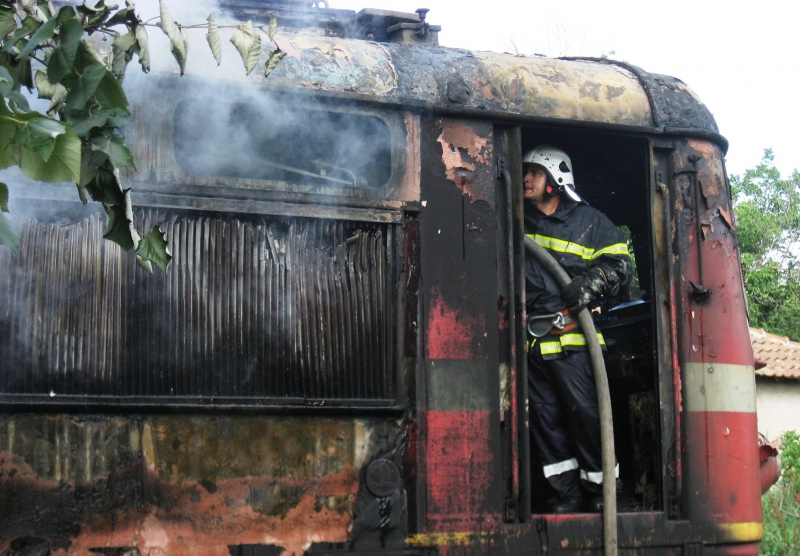 Пожар е избухнал преди минути във вагон на влака Монтана Бойчиновци