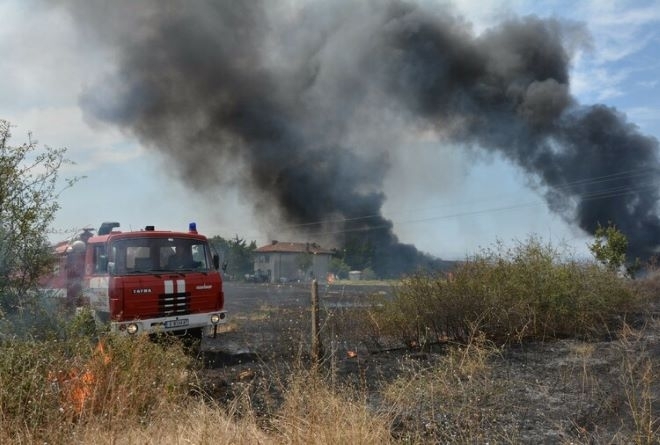 Огнен ад! Пламъци изпепелиха караваната на мъж в Монтанско