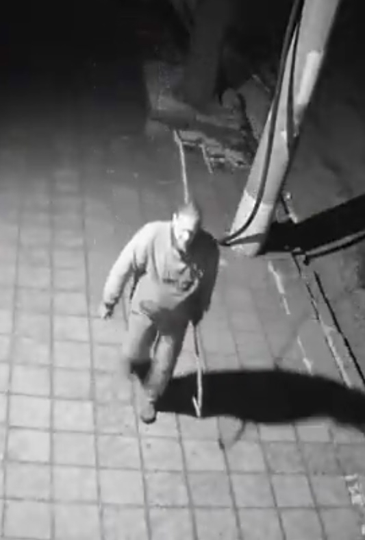 Агенция BulNews bg се сдоби с ексклузивни кадри на крадеца задигнал