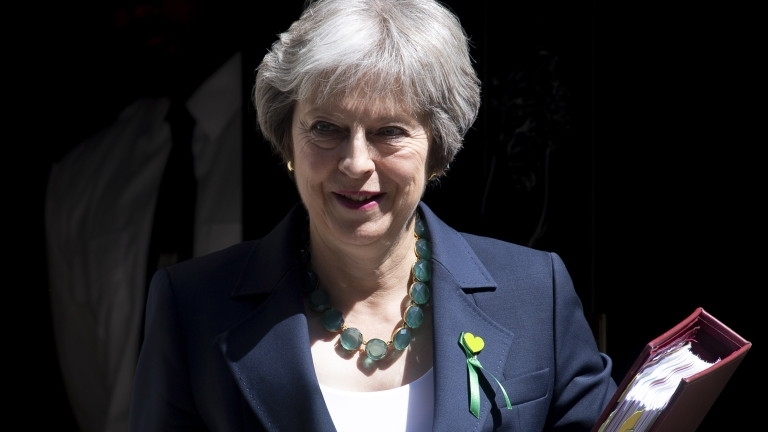 Британският премиер Тереза Мей успя да защити виждането си Острова да напусне