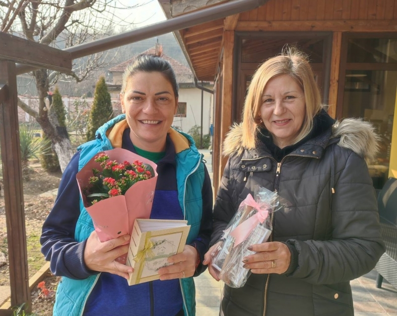 Зарадваха с подаръци млади майки от Мизия на Бабинден