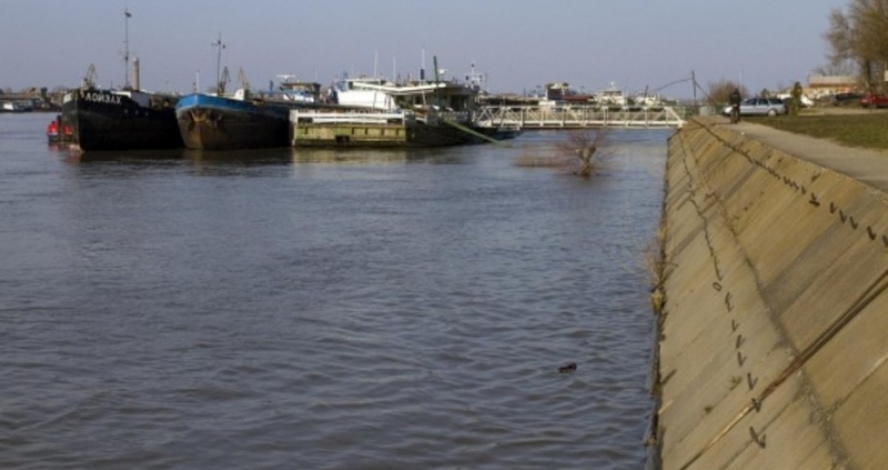 Концесионерът на пристанище Свищов забрани на акостиращите кораби и на