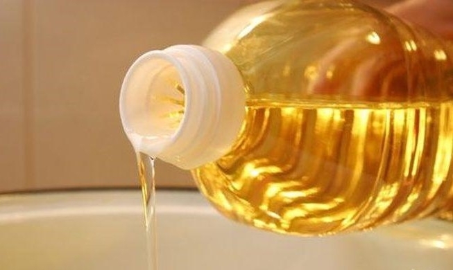 Полицията откри незаконен цех за производство на олио и склад